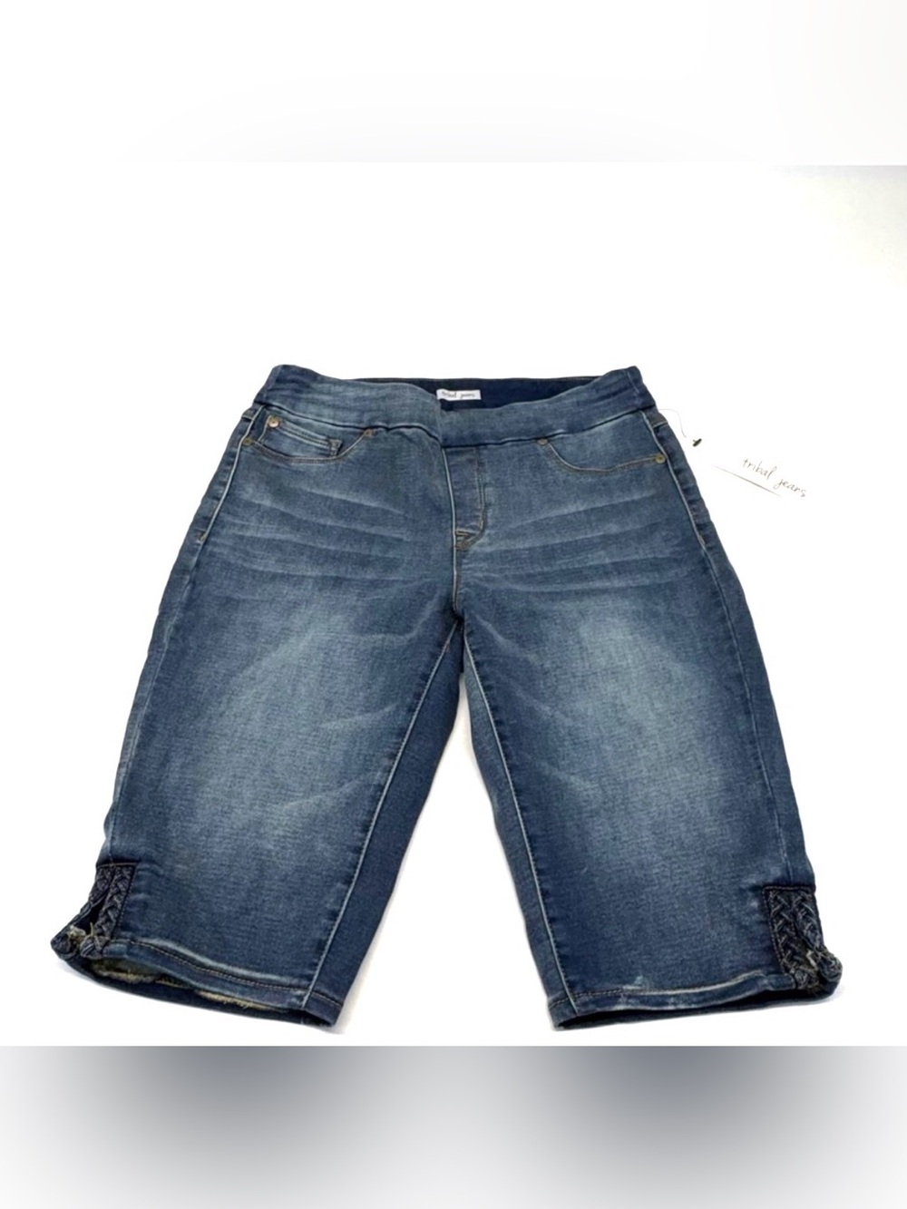 NWT Tribal Jeans Audrey Pull-On Denim Capris Macrame Hem Med Wash Size 6